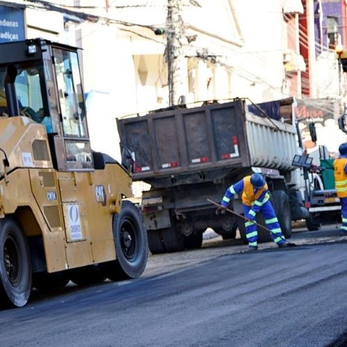 VR: Prefeitura leva novo asfalto para mais uma via do bairro Aterrado 